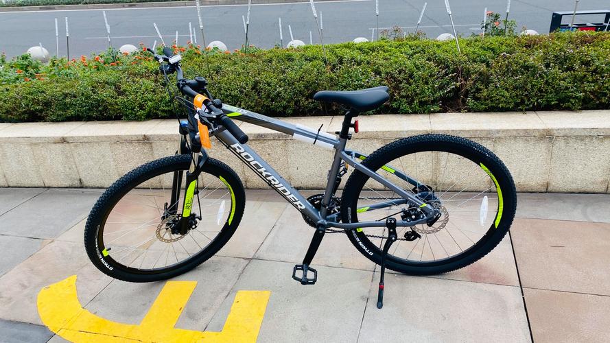 想買(mǎi)一輛山地自行車(chē),請(qǐng)問(wèn)喜德盛的英雄600和迪卡儂的st520 兩個(gè)價(jià)格差